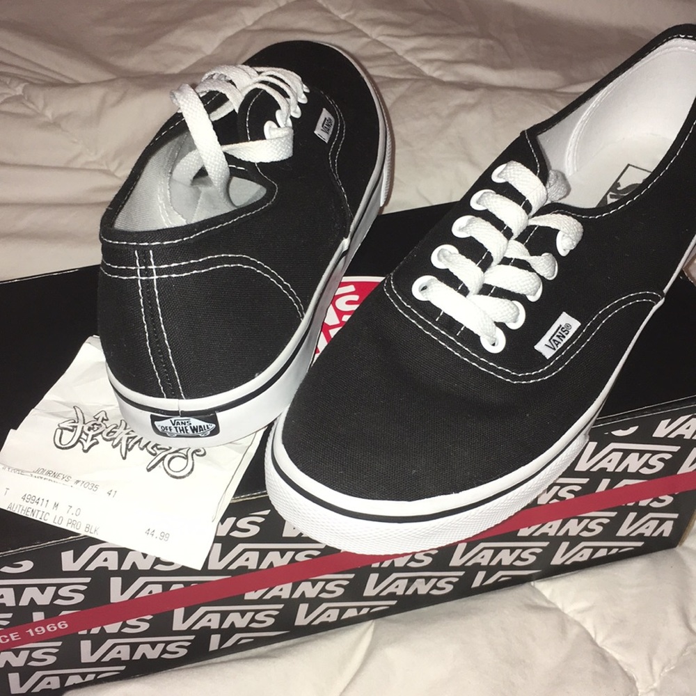 NWOT NEVER WORN Vans Authentic Lo Pro Black
